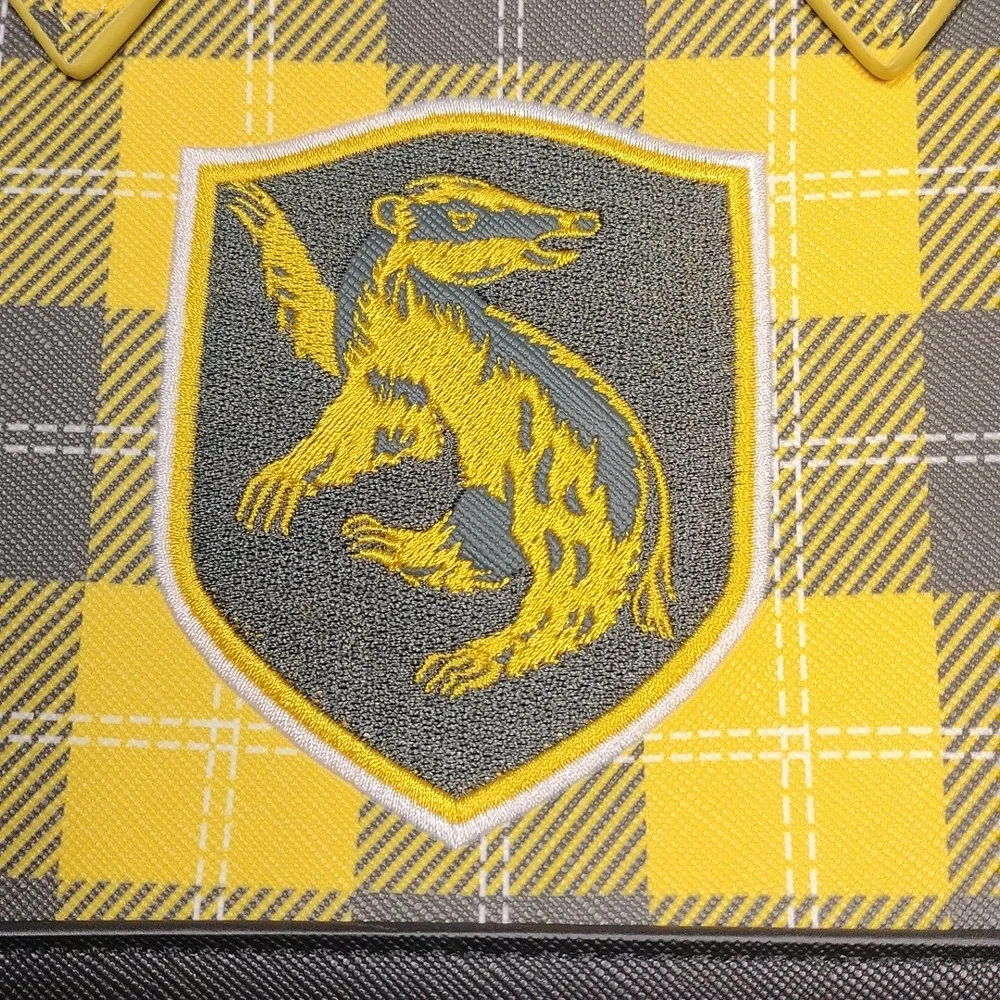 NWOT Loungefly Harry Potter Hufflepuff Purse With Cross Body Strap. - Picture 2 of 14